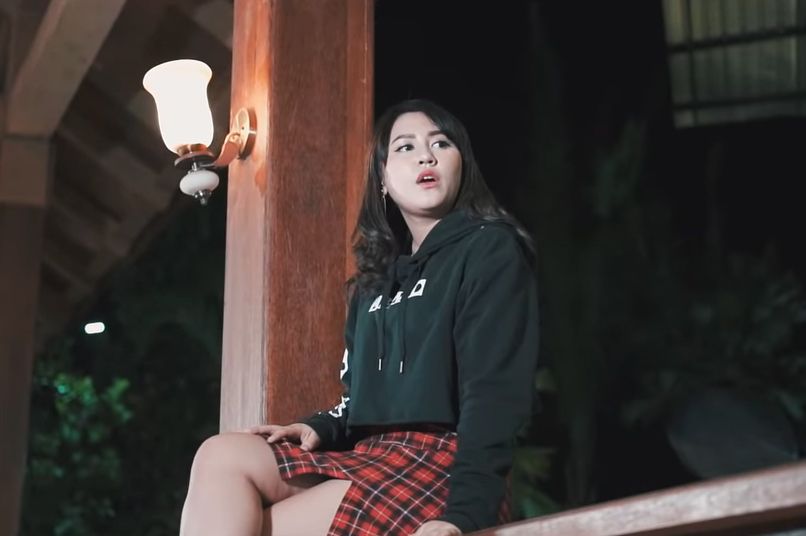 Lirik Lagu dan Chord Gitar Happy Asmara - Cerito Loro, Ati Iki Dudu Dolanan - Maung Bandung