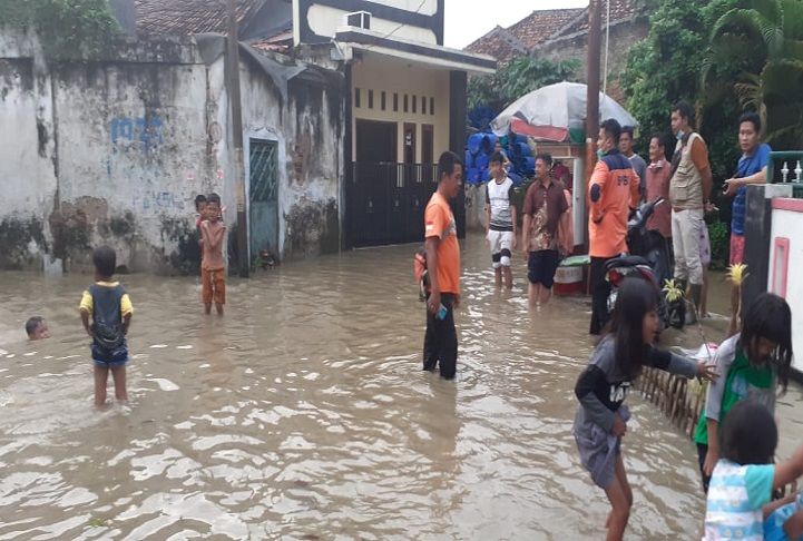 Banjir di Kampung Lebak Picung, Kelurahan Cijoro Lebak, Kecamatan Rangkasbitung, Kabupaten Lebak, Sabtu, 6 Maret 2021.