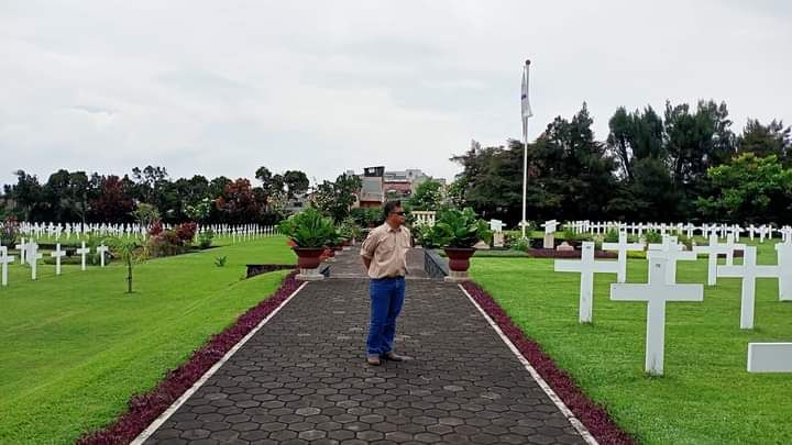 Makam para tentara KNIL yang tewas pada Perang Dunia II di Subang, Maret 1942, dimakamkan di Ereveld Pandu Bandung, (di kanan ada tiang).