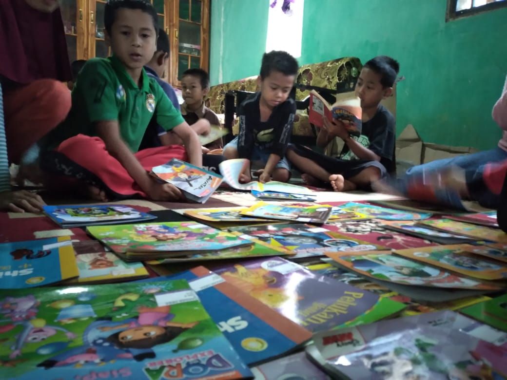 Lapak baca gratis Literasi pelosok oleh Hamaika Project.