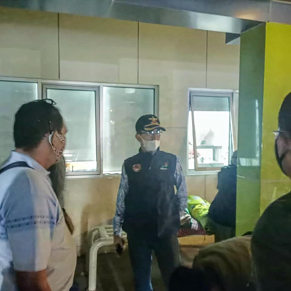 Pj Sekda Subang Asep Nuroni langsung bertolak menuju lokasi kejadian dan RSUD Semedang meninjau kondisi korban kecelakaan bus rombongan peziarah SMPIT Al-Muawwanah Cisalak Subang. Kamis dini hari (11 Maret 2021)