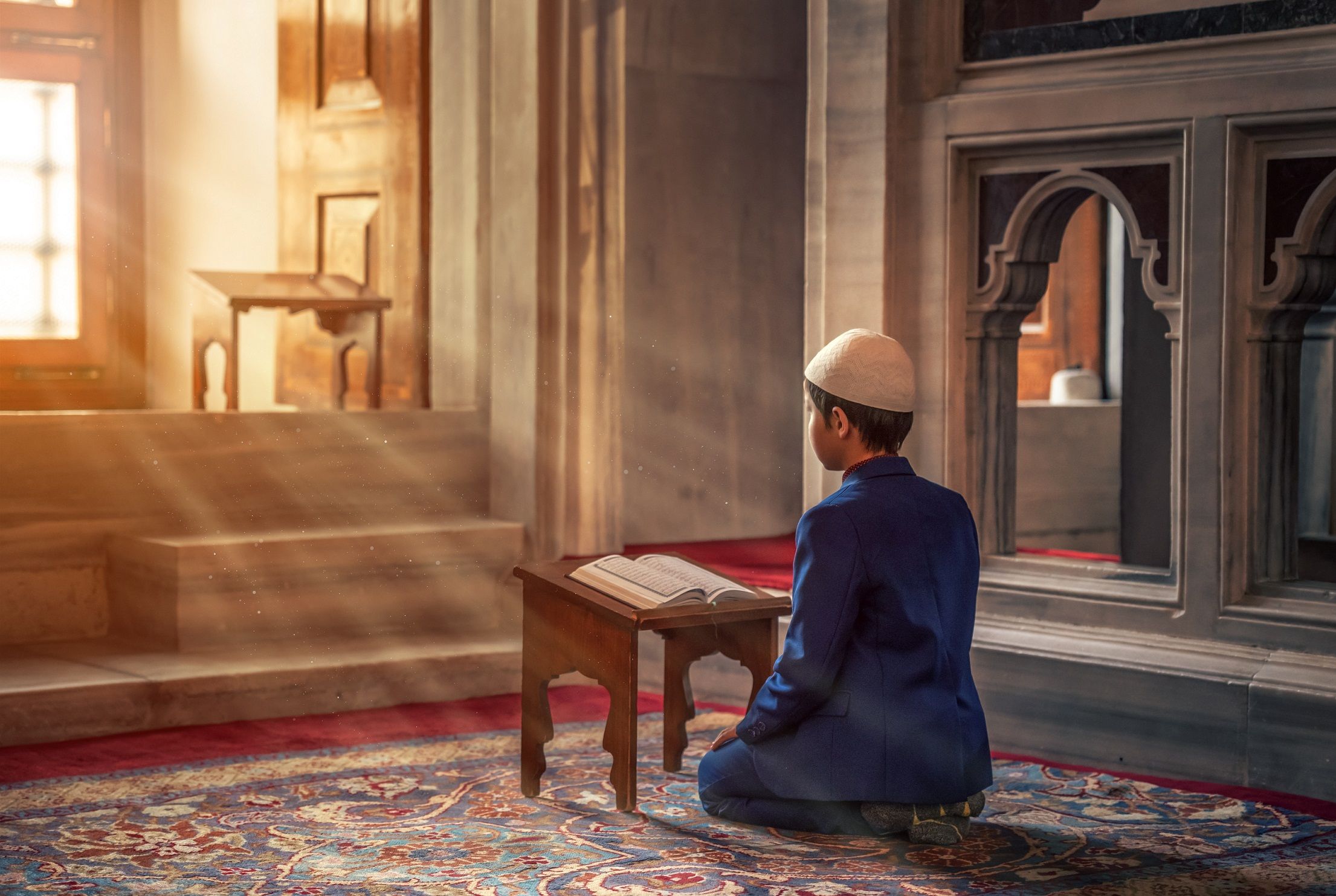  Ilustrasi membaca Al Quran surat Al Fatihah, hadiahkan untuk diri sendiri dan rasakan manfaatnya.