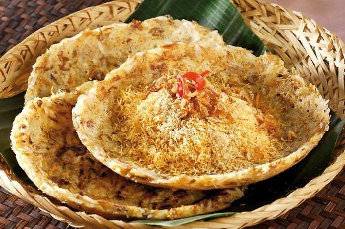 Kerak Telor.  Makanan khas dari DKI Jakarta