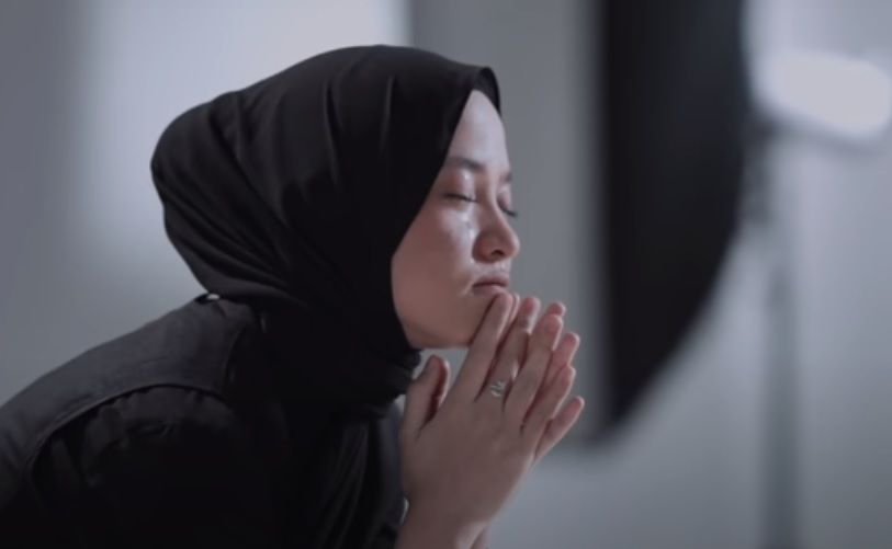 Nissa Sabyan bercucuran air mata di video Sapu Jagat