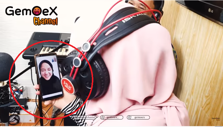 Nissa Sabyan video call penggemar