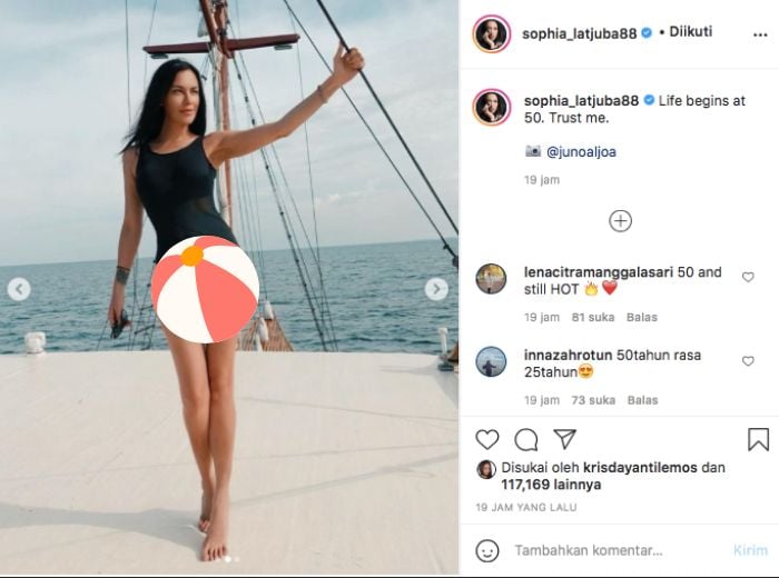 Unggahan Instagram Sophia Latjuba.*