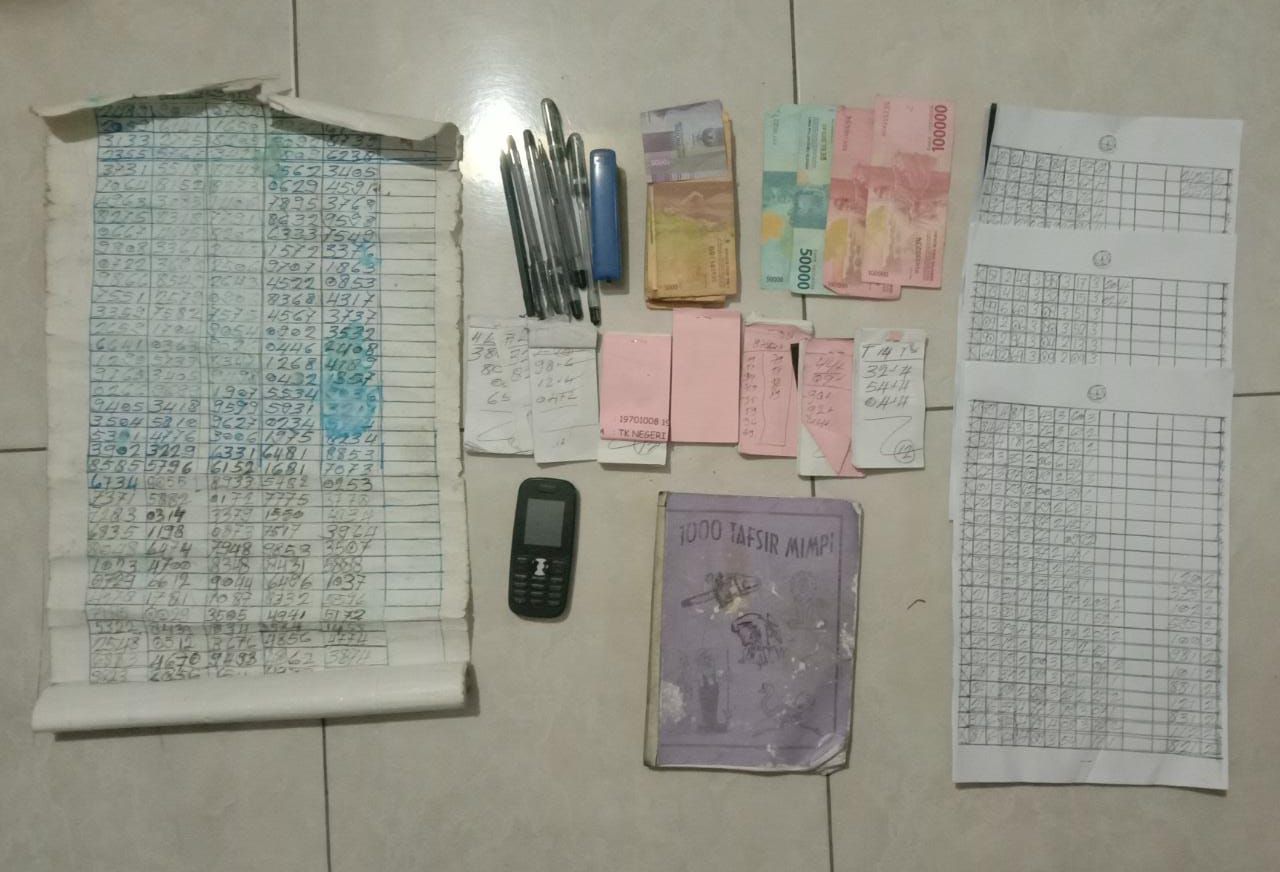 Pria Di Lumajang Kena Ringkus Polisi Gara Gara Kedapatan Jualan Judi Togel Ini Modusnya Kabar Lumajang