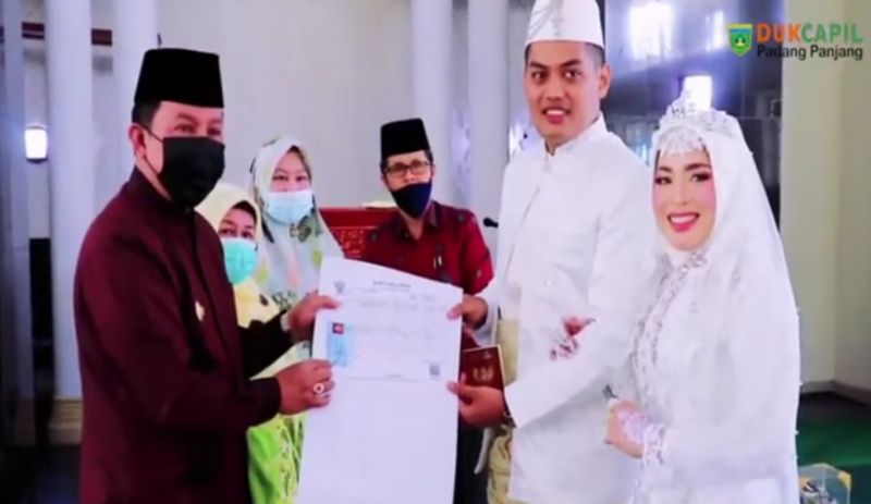 Layanan SELALU SAMAWA Disdukcapil Kota Padang Panjang, Begitu Menikah Langsung Terima e-KTP dan KK Baru