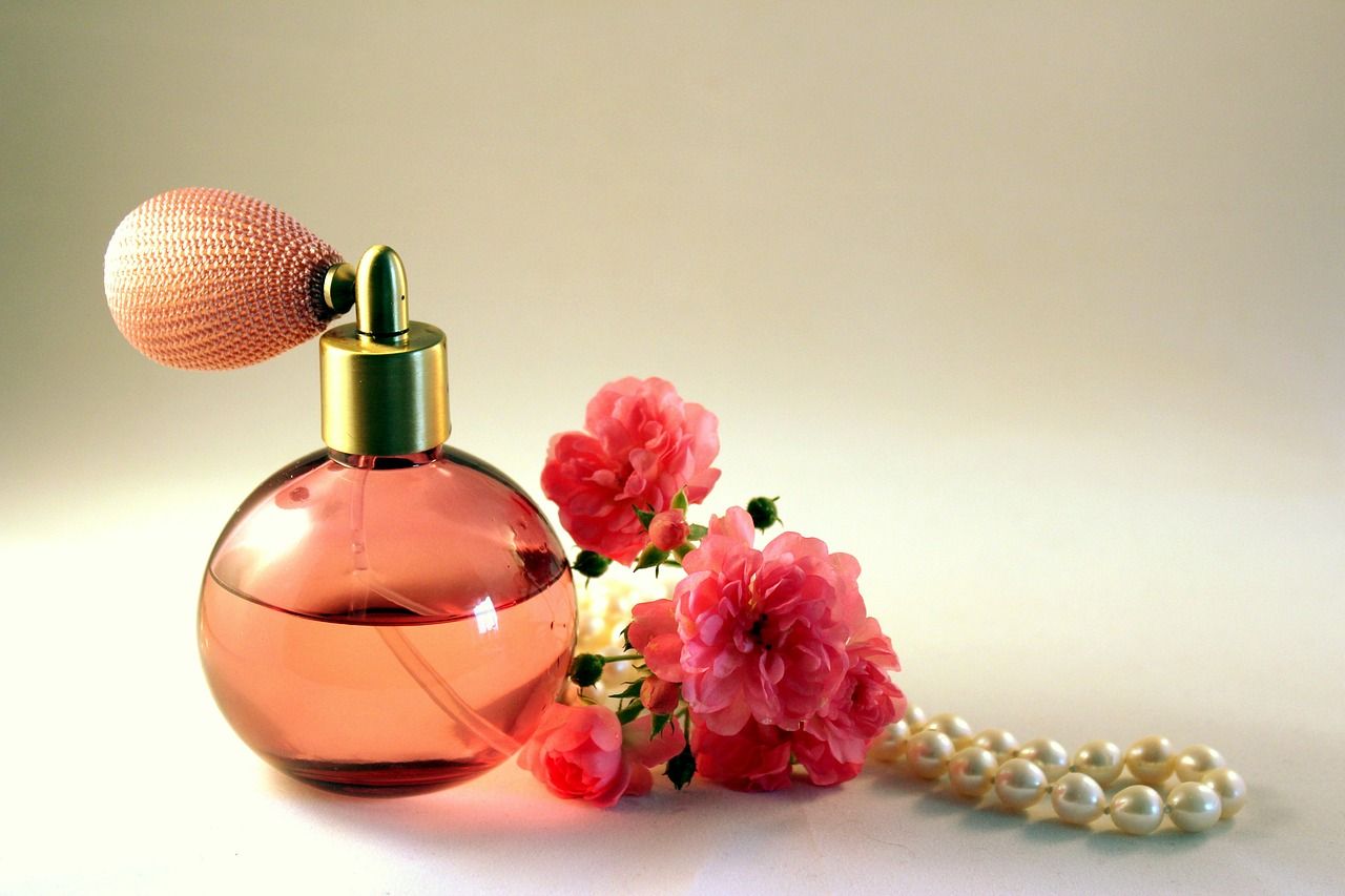 Trik agar parfum bisa lebih awet dan wangi seharian.