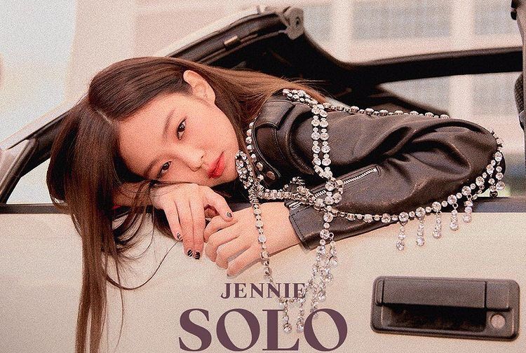 Poster debut solo Jennie BLACKPINK 12 November 2018.