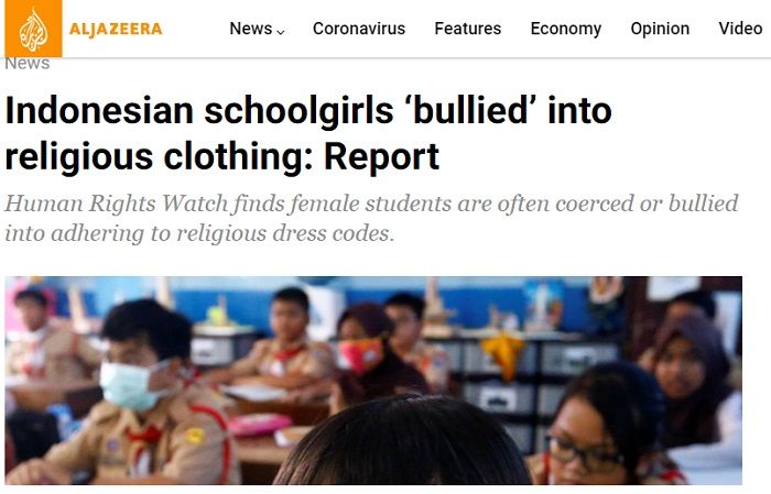 Media asing, Al Jazeera menyoroti kasus siswi Indonesia yang dibully karena tidak memakai jilbab dan diancam diberi nilai jelek.*