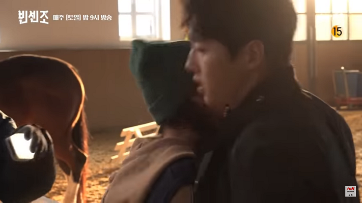 Cuplikan behind the scene drama Korea Vincenzo. Kedekatan Song Joong Ki dengan Jeon Yeo Bin.