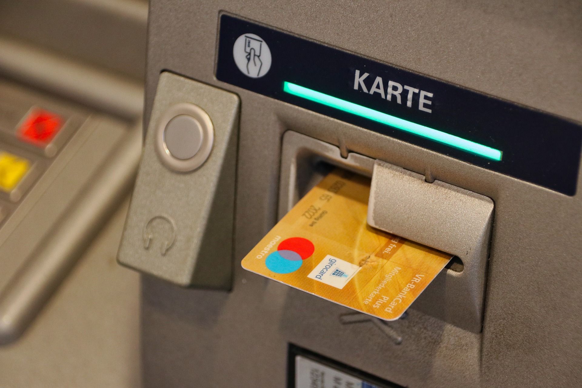 Cara Ambil Uang di ATM BRI, BCA, BNI, dan Mandiri Tanpa Kartu - Berita DIY