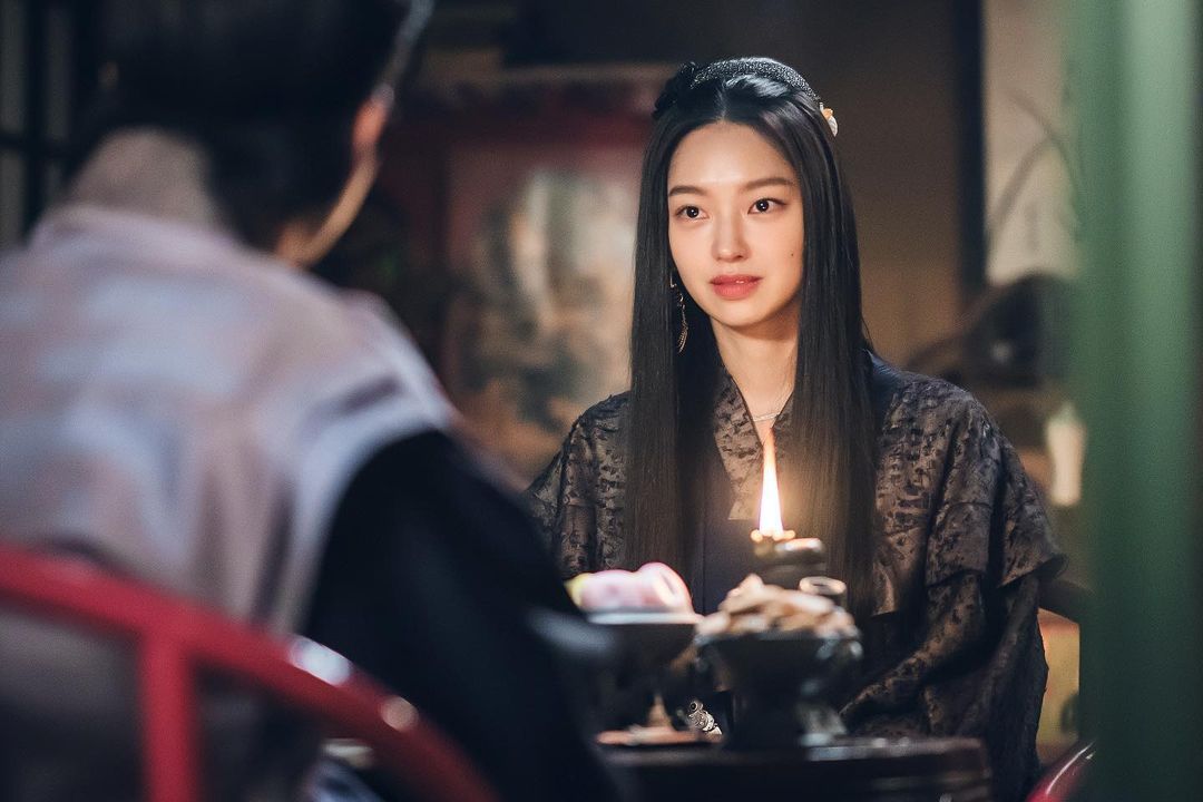 Choi Yoo Hwa dalam drakor River Where the Moon Rises episode 11/