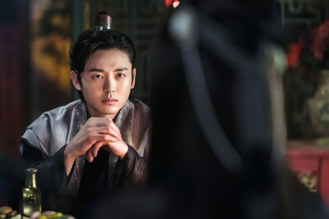 Lee Ji Hoon dalam drakor River Where the Moon Rises episode 11/