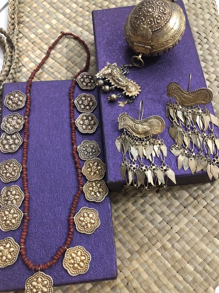 Koleksi Pengrajin Fitria Nahdi dengan label Nahdi Jewelry ini, dari mulai kalung, gelang, anting, hingga liontin, yang terinspirasi oleh kekayaan etnik Nusantara dari Sabang sampai Merauke, acapkali meramaikan Pameran dalam berbagai Kota di Indonesia.