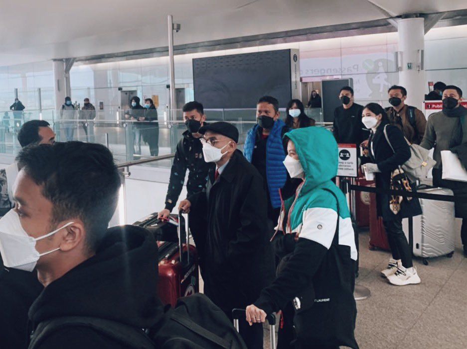 Tim Indonesia saat akan pulang dari London setelah 'diusir' dari turnamen All England 2021 karena alasan pandemi Covid-19