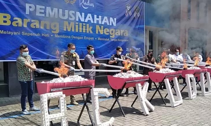 Lowongan Bea Cukai 2021 Semarang Lowongan Kerja Bea Cukai Untuk Sma Smk Tahun 2019 Transfervideotolgenv