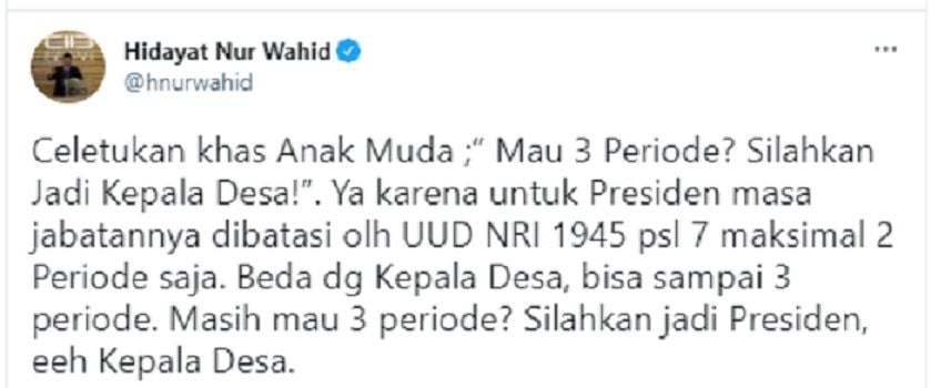 Hidayat Nur Wahid (HNW) menanggapi sebuah celotehan soal wacana jika presiden tiga periode, maka sebaiknya menjadi kepala desa saja.*