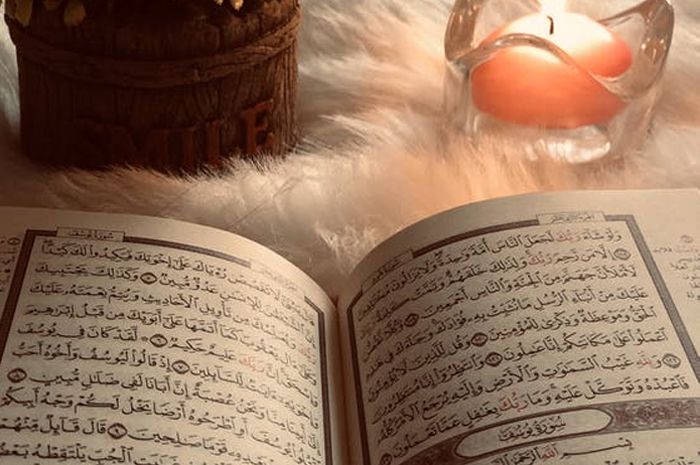 Rutin membaca surah Al-Waqiah juga dapat memperlancar rezeki.