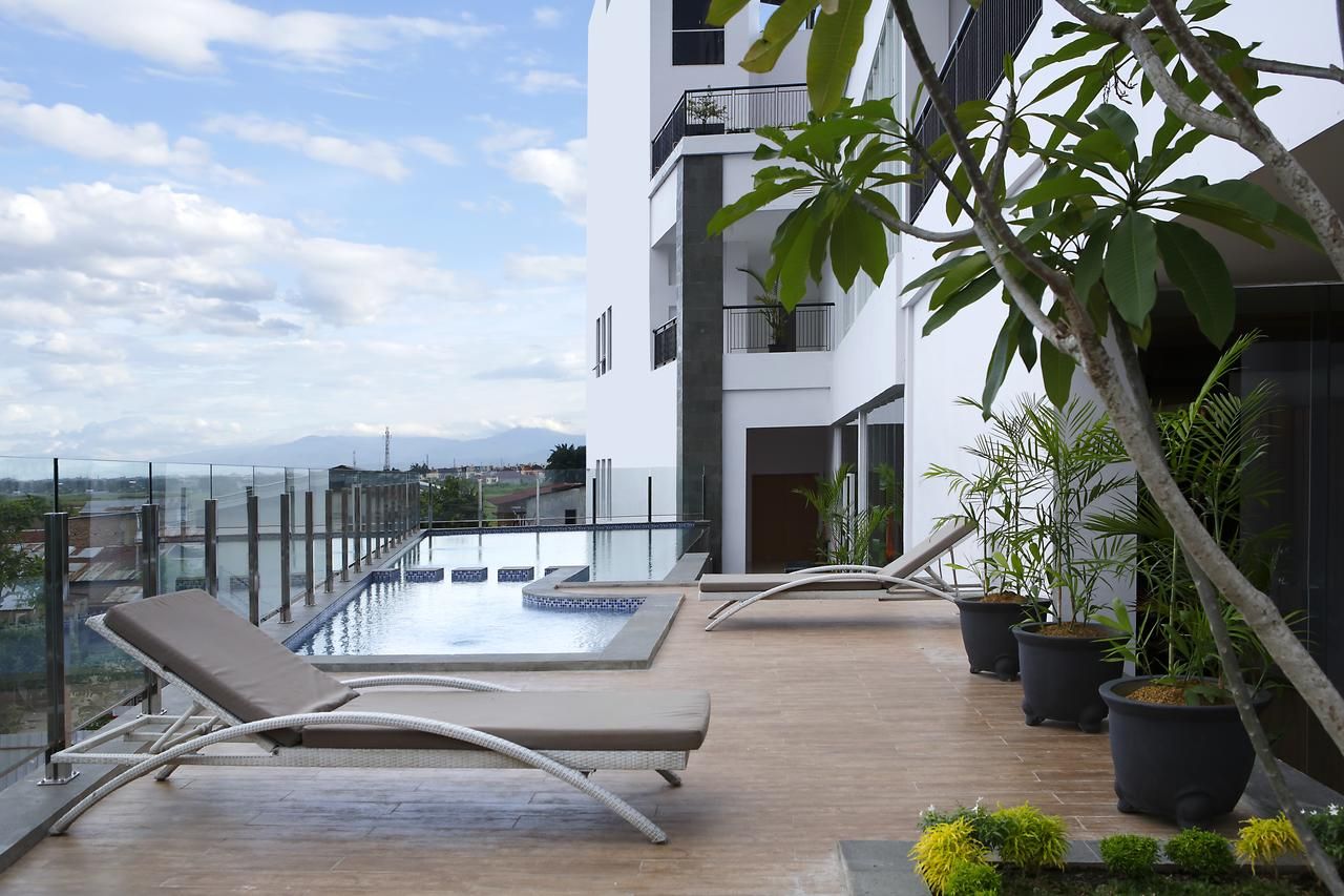 Hotel Grandhika Setiabudi Medan menawarkan pemandangan kota yang dapat menghadirkan suasana tenang