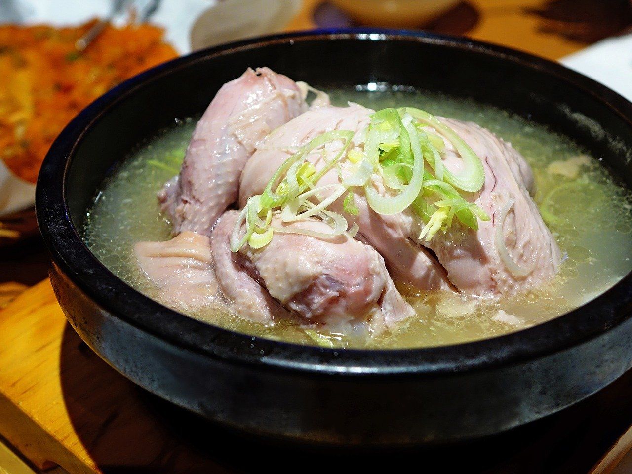 Ilustrasi Sup Ayam Ginseng