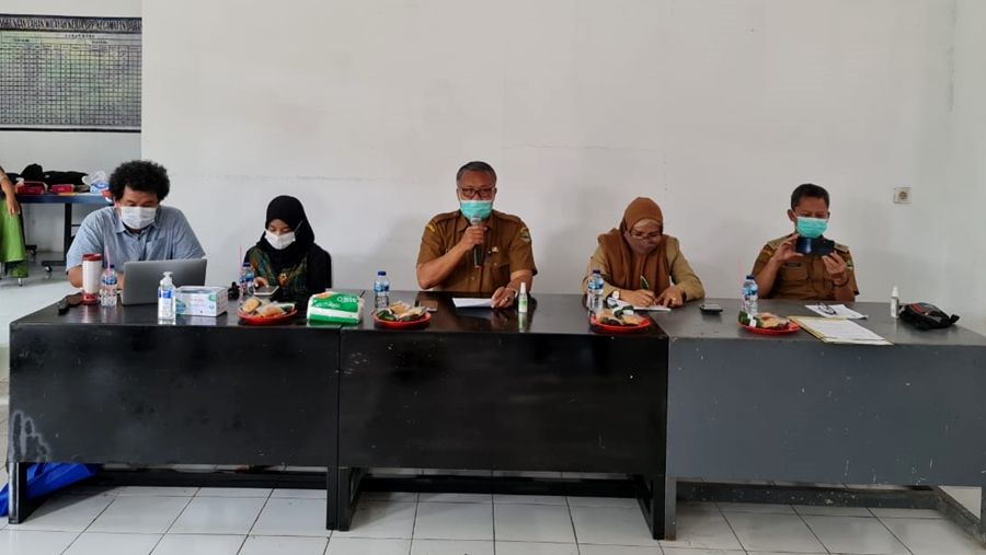 Kepala Bidang Hortikultura Dinas Tanaman Pangan dan Hortikultura  Provinsi Jawa Barat, Umad Muhamad, memimpin sosialisasi dan pelatihan inovasi mengatasi cemaran gerah kuning pada buah manggis, dilakukan di Purwakarta, Senin, 29 Maret 2021. 