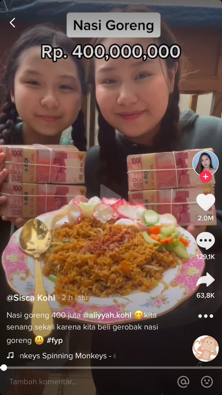 Sisca Kohl dan Aliyyah Kohl membuat nasi goreng