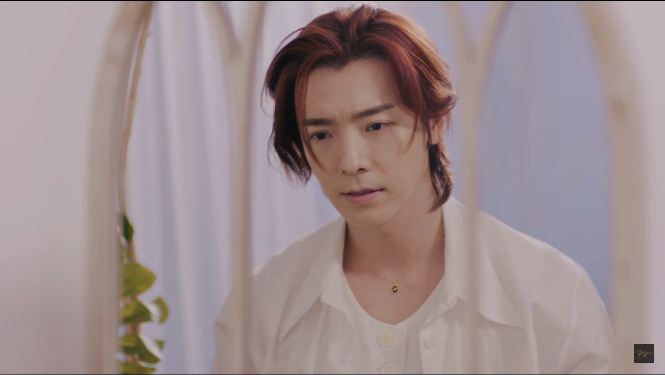 Donghae Super Junior Tampak Manly dalam video klip Rossa
