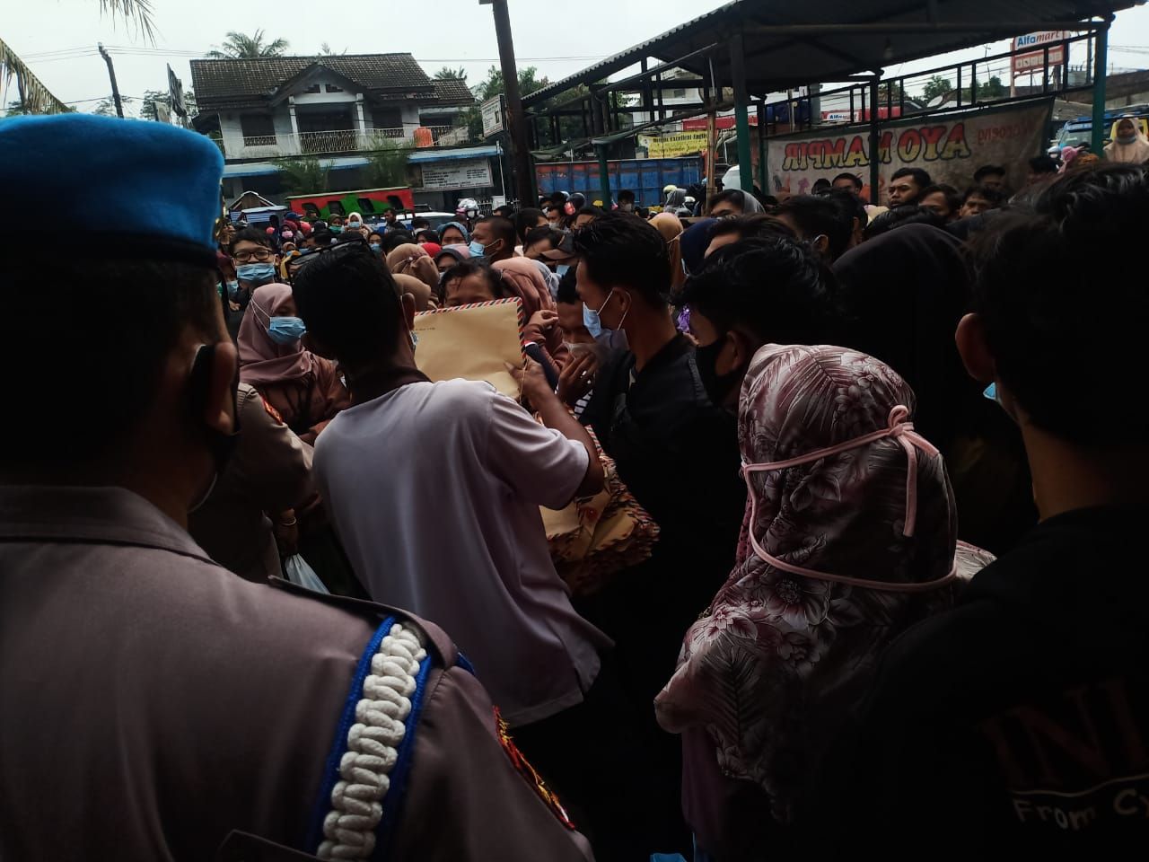 Polres Serang Bubarkan Kerumunan Pelamar Kerja Pt Nikomas Gemilang Di Kantor Pos Tambak Serang News Halaman 2