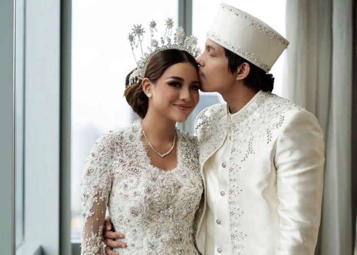 Atta Halilintar dan Aurel Hermansyah pamer ranjang malam pertama setelah pernikahan, sehingga banyak netizen yang mengomentari