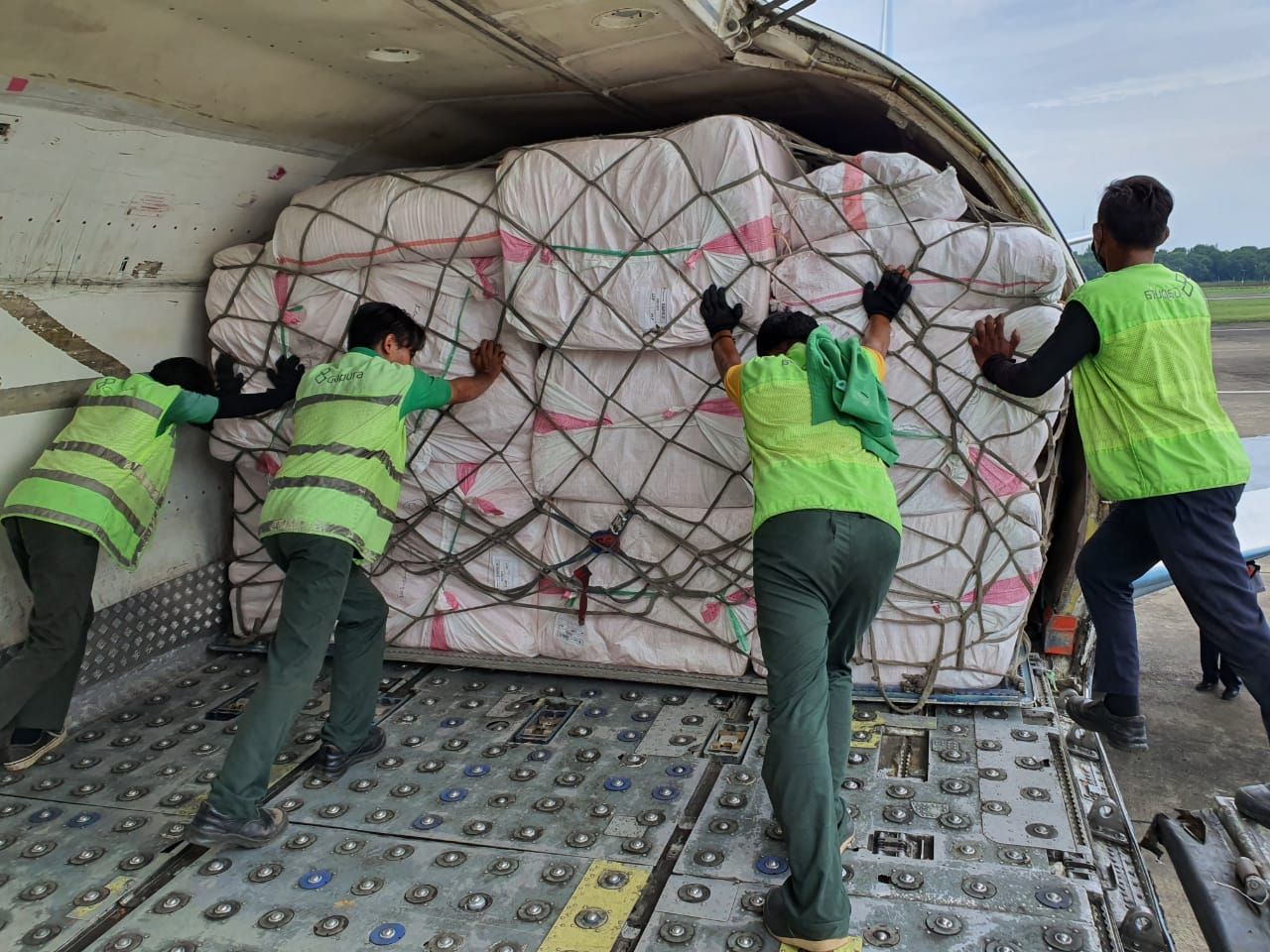 Kementerian Sosial RI telah mengirimkan bantuan logistik, berupa permakanan, perlengkapan keluarga, peralatan evakuasi, serta peralatan sandang dengan total Rp 1.114.702.685.