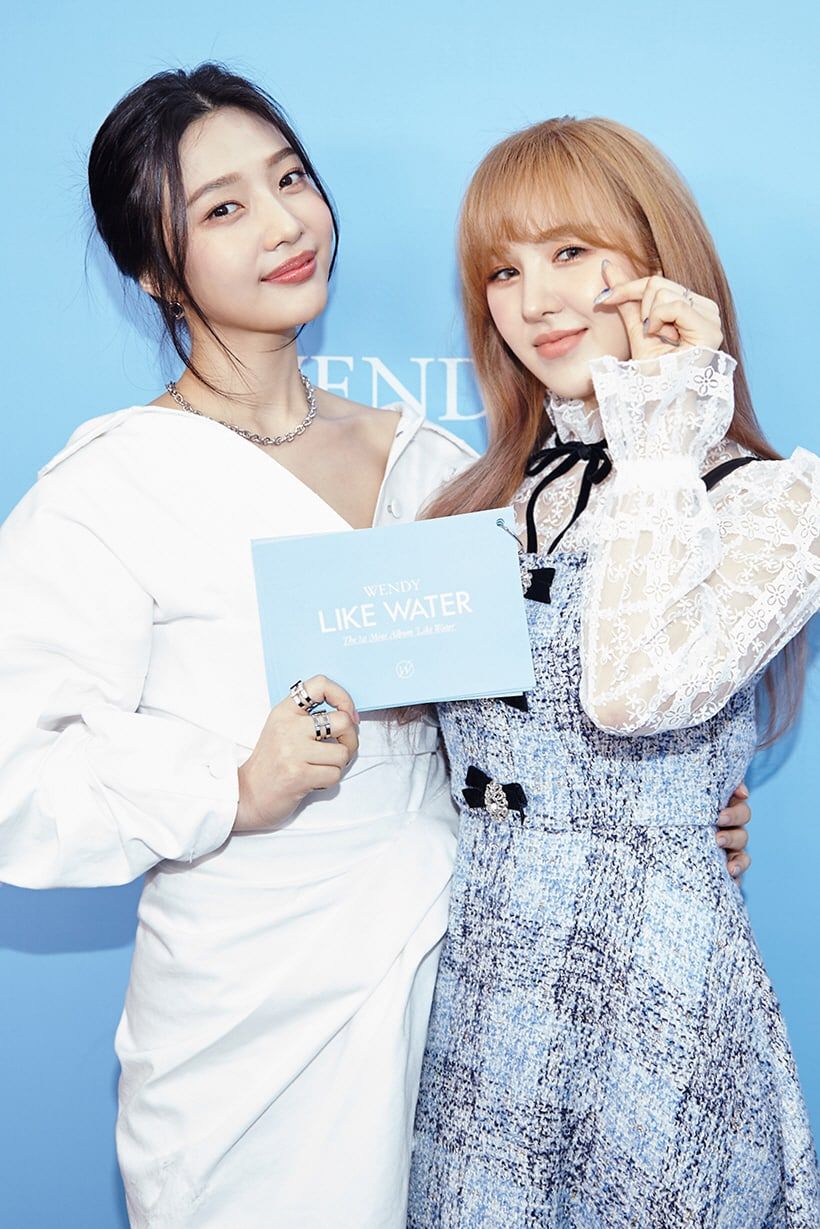 Joy Red Velvet mendukung perilisan album solo Wendy dengan menjadi MC konferensi pers.