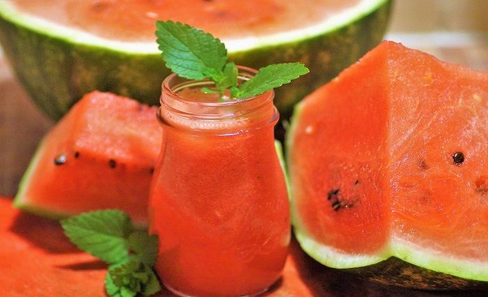 Berikut ini merupakan 12 manfaat jus semangka untuk kesehatan tubuh, termasuk mampu mencegah penyakit kanker.