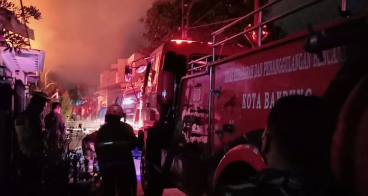 Kebakaran di Jalan Kembar Barat Kota Bandung Sudah Padam ...