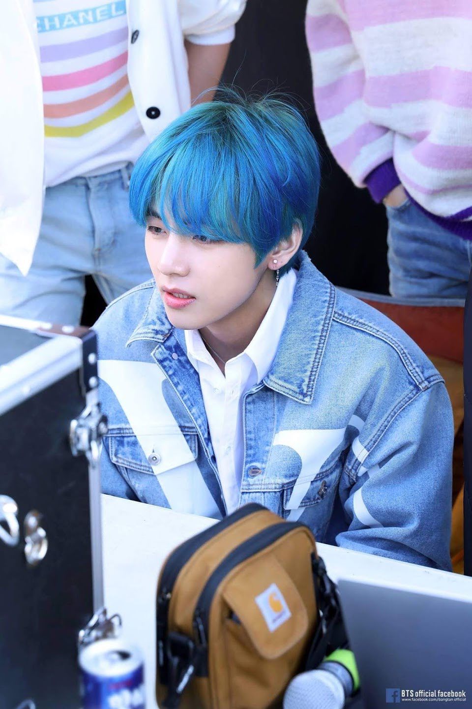 BTS’s V with blue hair