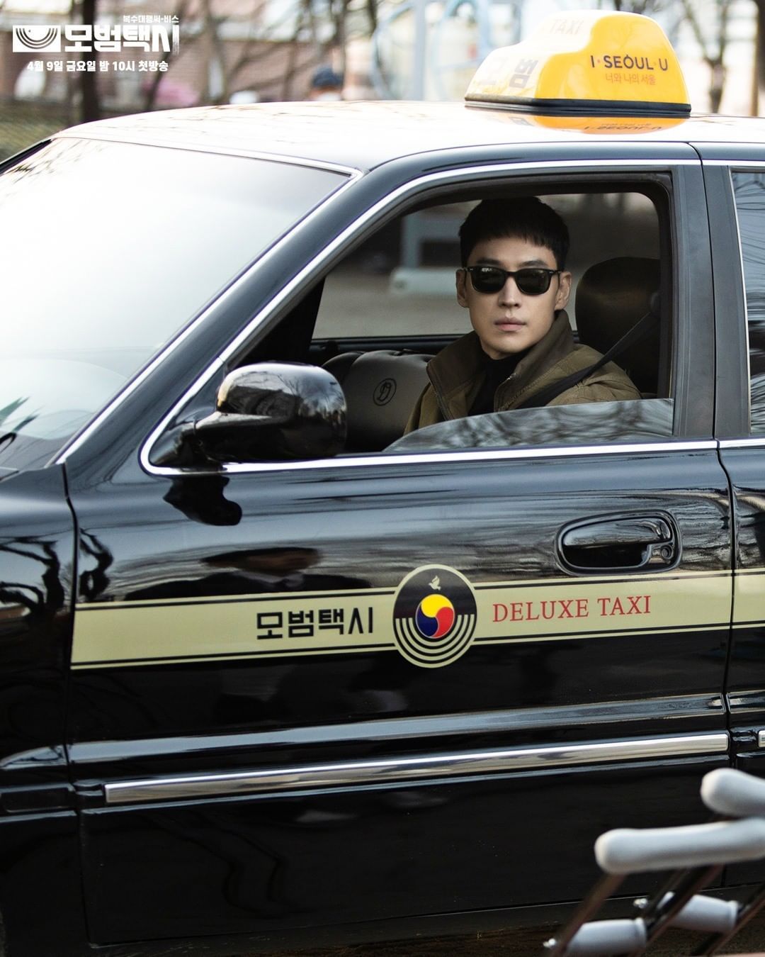 Lee Je Hoon menjadi sopir taksi misterius yang mencari keadilan dalam drakor Taxi Driver.