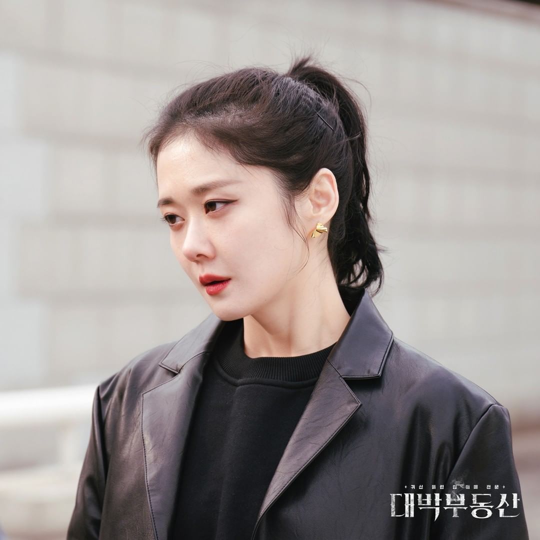 Jang Nara yang berperan Hong Ji Ah dalam Drama Korea Sell Your Haunted House