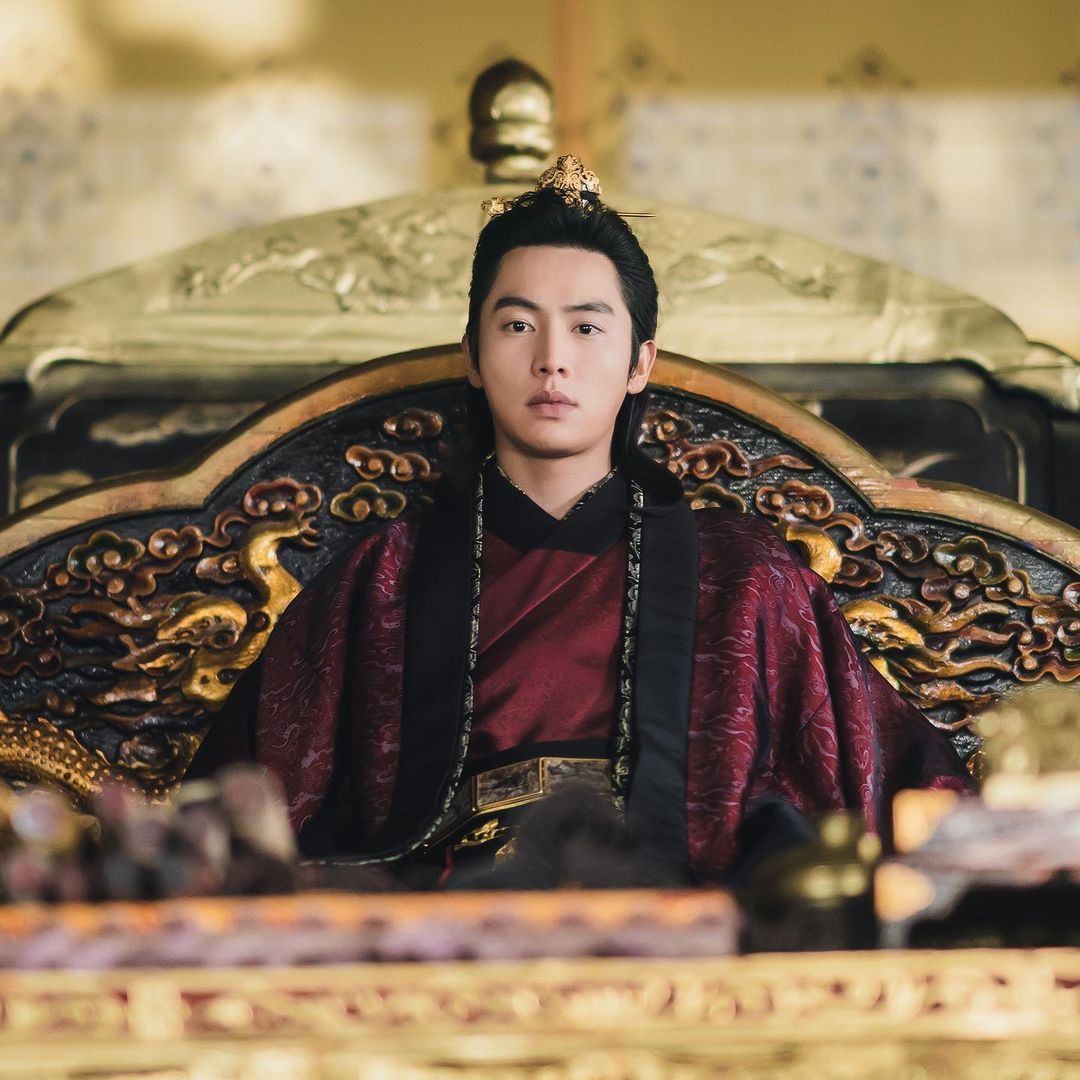 Kim Hwa Woon sebagai Putra Mahkota Won atau Raja Yeongyang dalam 'River Where The Moon Rises' episode 17
