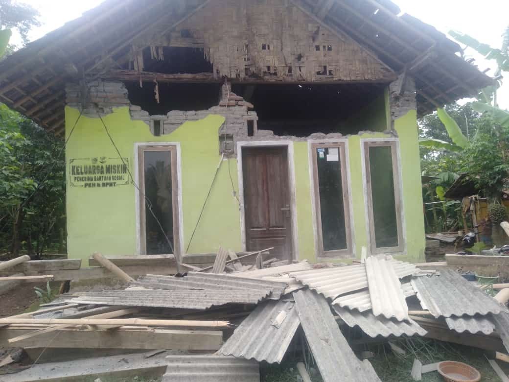 rumah rusak di Kacamatan Pronojiwo dan kecamatan Gucialit
