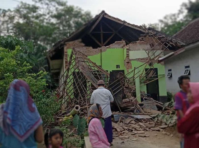 Dampak Gempa 6,7 SR, BMKG Malang: Beberapa Rumah Retak di ...