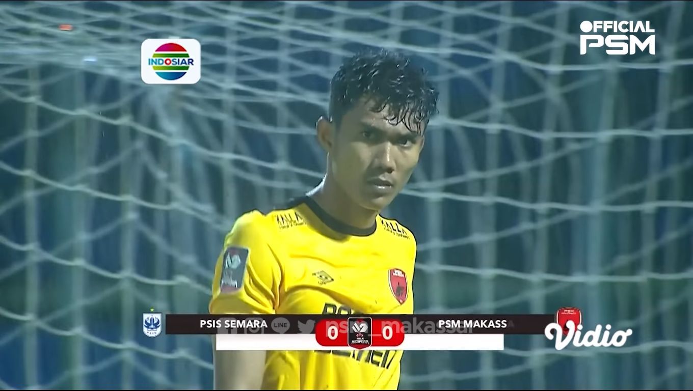 Hilmansyah, penjaga gawang PSM Makassar yang melakukan 2 kali penyelamatan saat adu penalti melawan PSIS