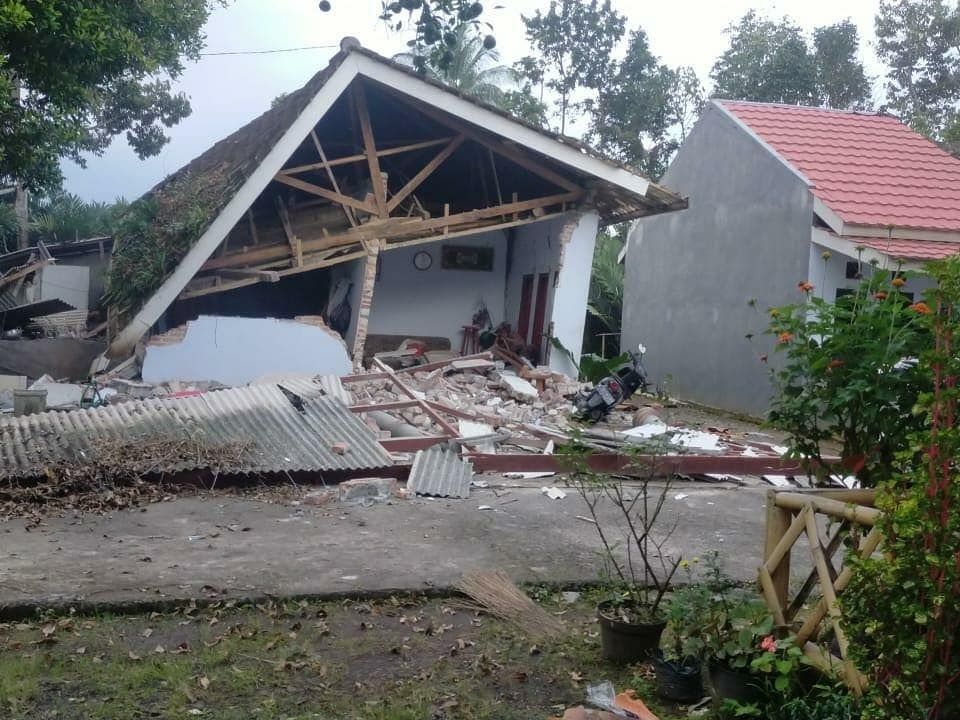 Dampak gempa bumi di wilayah Kabupaten Malang yang terjadi pada Sabtu, 10 April 2021.