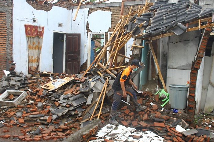 Update Gempa Malang Terkini - Gubernur Jatim Khofifah Indar Parawansa