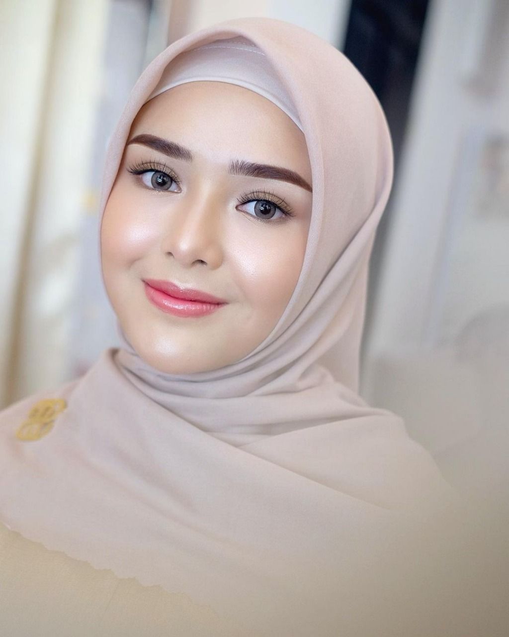 Amanda Manopo Gunakan Hijab, buat Netizen Salah Fokus / Instagram