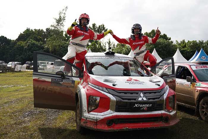 Rifat Sungkar juara rally