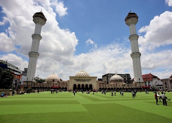 Alun-alun Bandung kembali dibuka selama Ramadhan 2023 ini.
