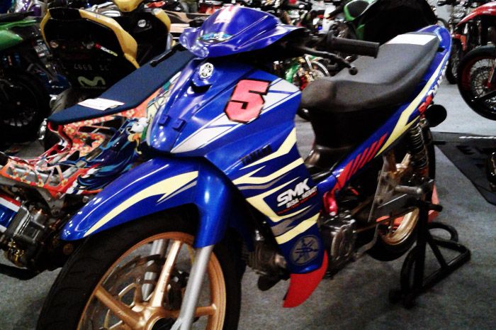 Yamaha Jupiter Z gaya road race karya Tim Ekskul Modifikasi SMK Muhammadiyah 5 Babat saat mengikuti MOTOR-EX 2021
