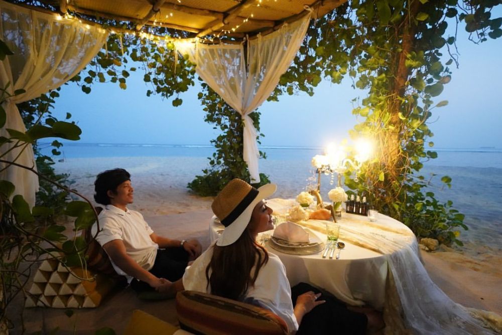  Aurel dan Atta kini juga sedang menikmati bulan madu yang mewah sekaligus romantis di sebuah resort terkenal di Nusa Dua, Bali.