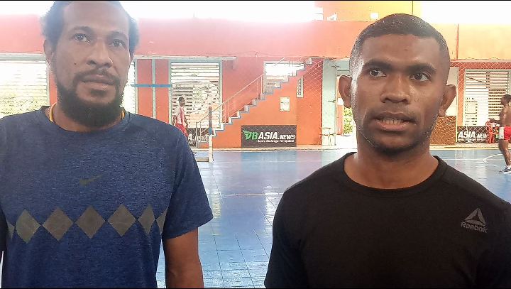 Pelatih Tim Bola Tangan Papua Jon Sir dan Asisten Pelatih Anderson